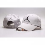 Cappellino Jordan Bianco3